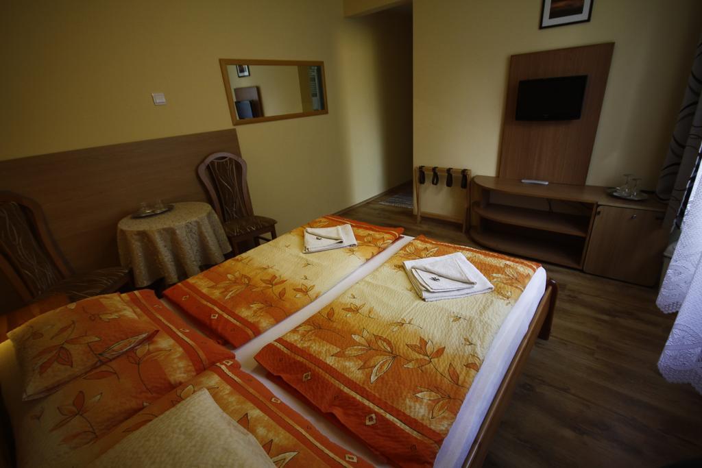 Parti Panzio Hotel Tata Exterior photo