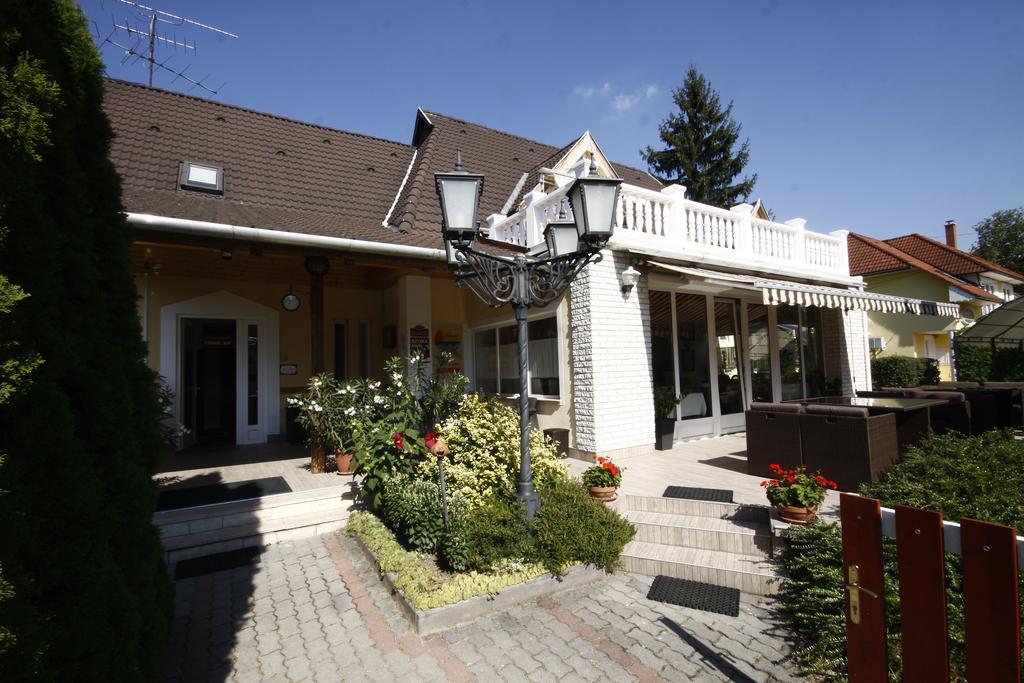 Parti Panzio Hotel Tata Exterior photo